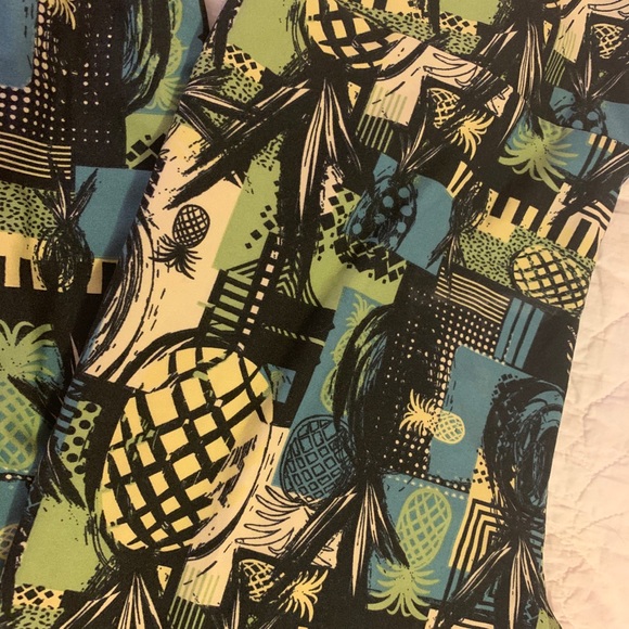 LulaRoe T/C Pineapple leggings. Very cute. - Picture 2 of 3